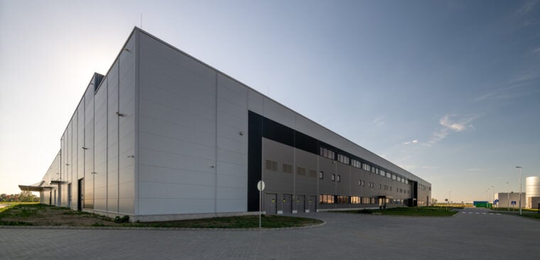 Az Innovinia átadta az IGPark Nyíregyháza új csarnokát: kulcsrakész épületbe költözik a CAIP