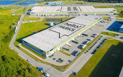 Elhelyezték a HelloParks Fót 45.000m2 -es raktárcsarnokának első oszlopát