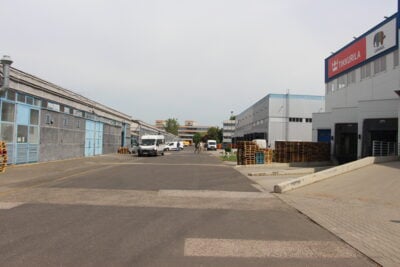 Ecseri úti telephely -100 m2 - 2000 m2 RAKTÁRAK  KIADÓK