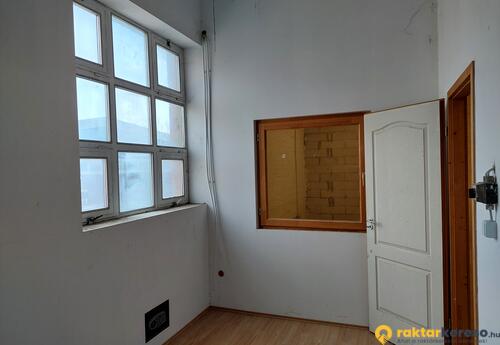 Kiadó raktár 80 nm-es raktár/műhely Újpesten!