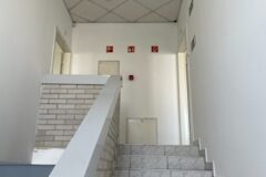 Kiadó raktár Kiadó kétszintes épületrész, a raktárhoz közvetlen, belső, szabad átjárással.